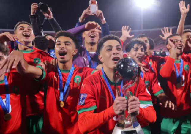 Les-Lionceaux-de-lAtlas-celebrant-leur-victoire-